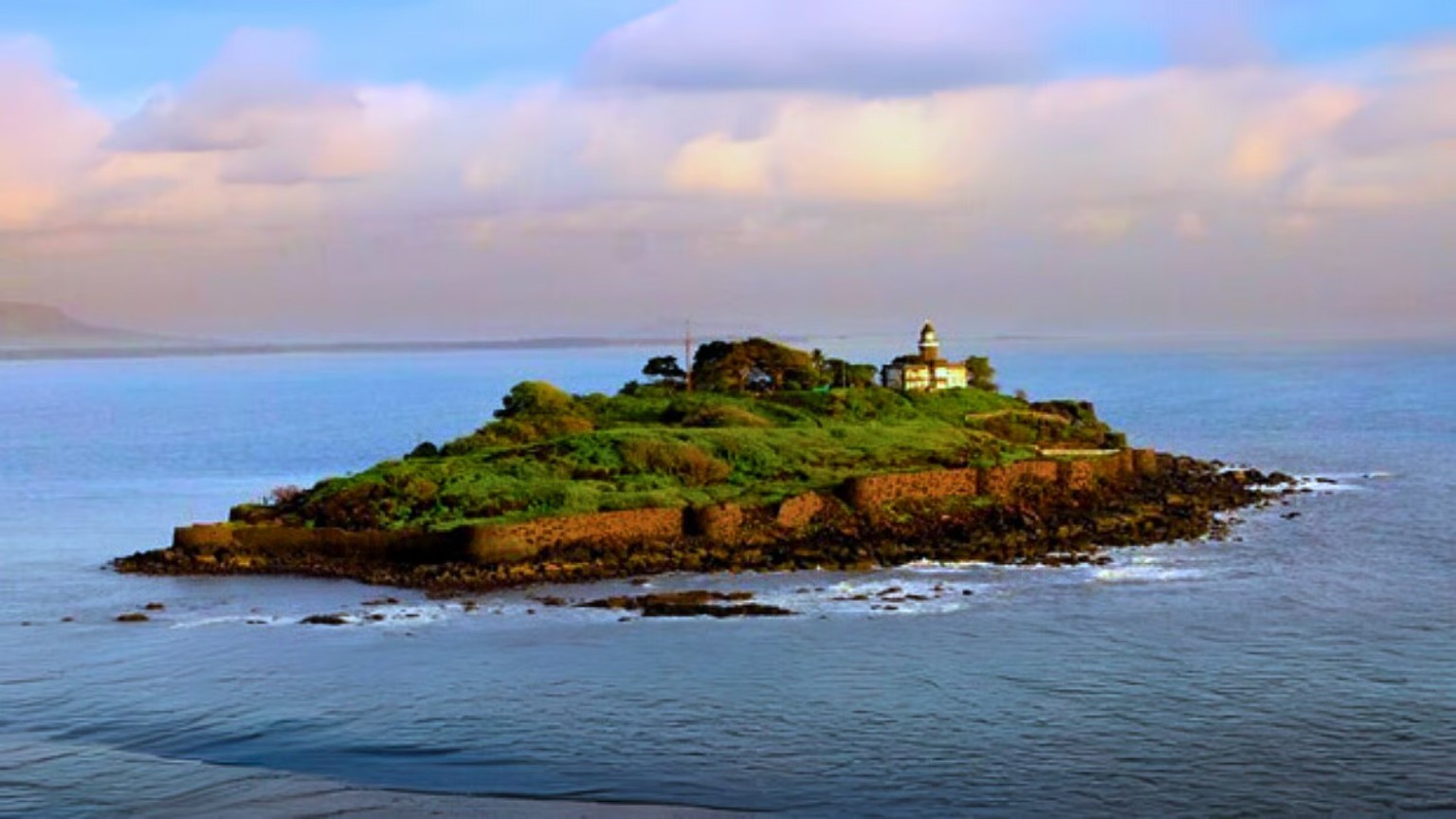 Khanderi Fort Island boat ride near Alibag